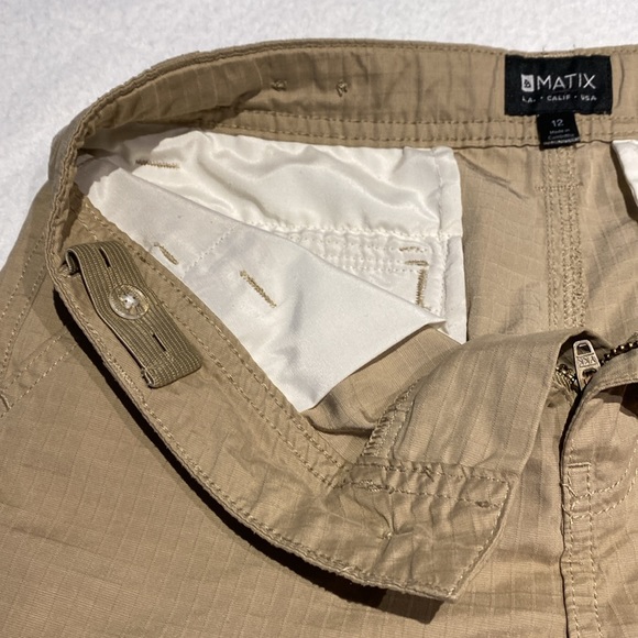 MATIX KIDS SHORTS BOYS SIZE 12. - Picture 4 of 9